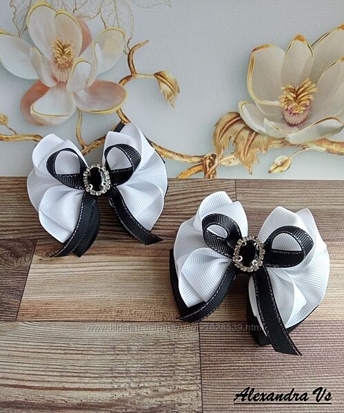 Пишні святкові бантики в ассортименті