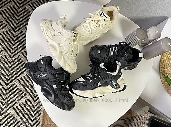 Стильні утеплені кросівки