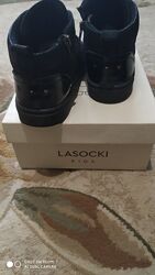 Шкіряні черевички для дівчинки.