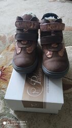 Шкіряні зимові черевички для дівчинки.