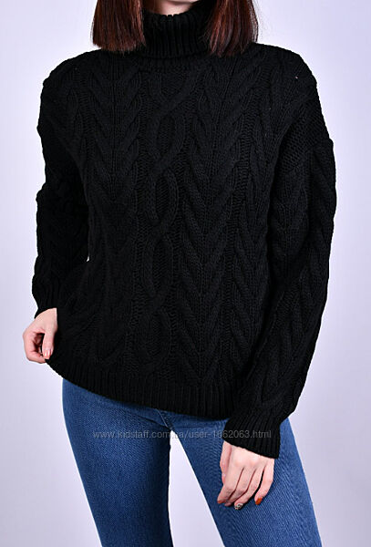 Чорний світер з горловиною, туреччина