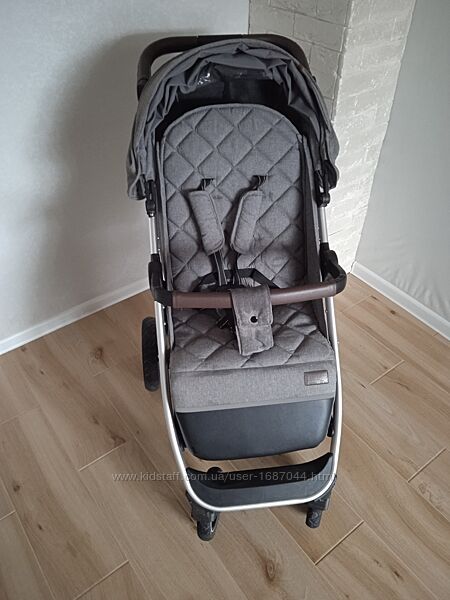 Прогулянковий візочок carrello bravo