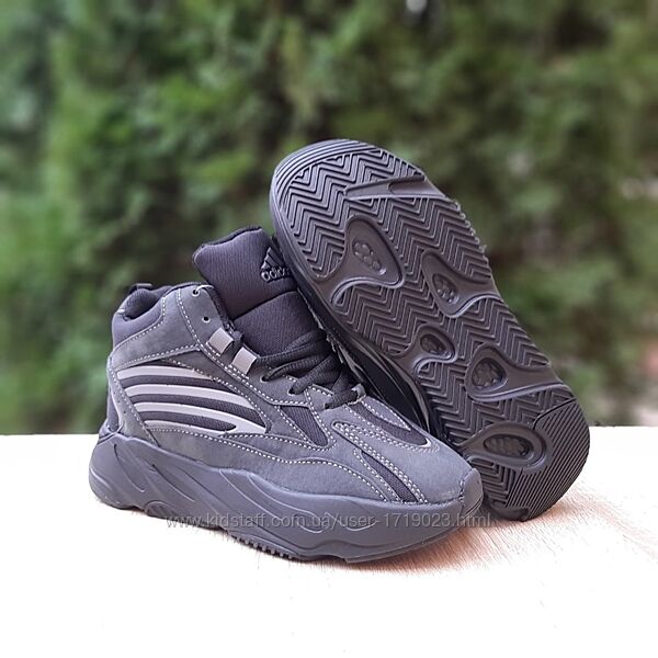 Adidas YEEZY Boost 700 кросівки жіночі адідас адидас кроссовки з хутром