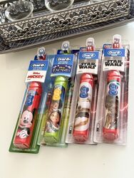 Дитяча електрична зубна щітка Oral-B. Оригінал. Купляли в Англії та США