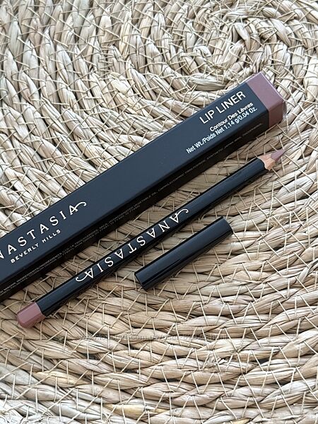 Олівець для губ Anastasia Beverly Hills Lip Liner. Оригінал. Купляли в США