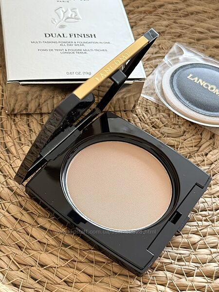 Пудра для обличчя Lancome Dual Finish Multi-Tasking Powder Foundation 