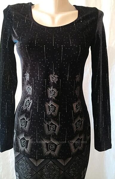 Сукня р.40 чорна з візерунковим принтом