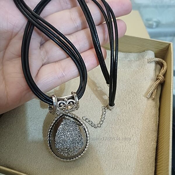 Неймовірно красива прикраса з Індії.