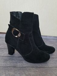 Чорні чоботи, чорні чобітки, жіноча осіння взуття, чобітки на стійкому