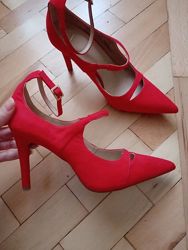 #2: Туфли лодочки красны