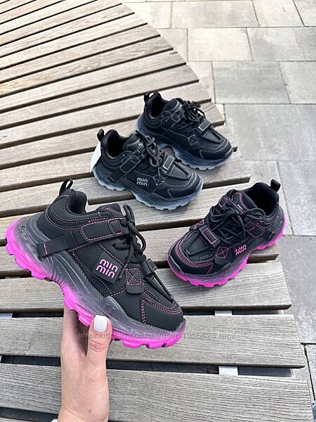 Стильні кросівки 