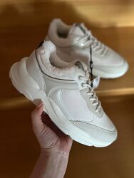 тепленькі кросівки ZARA  35, 38p.