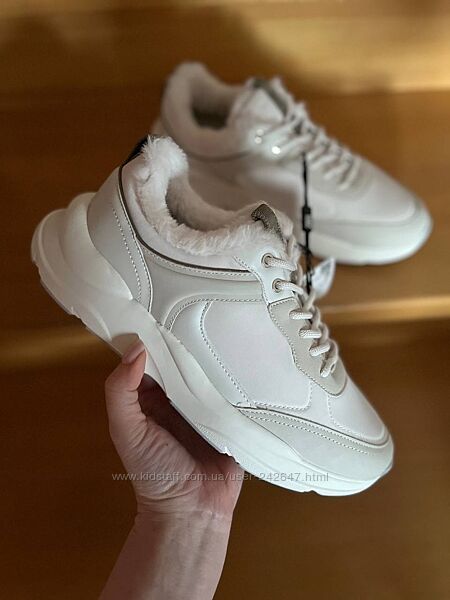 тепленькі кросівки ZARA  35, 38p.  