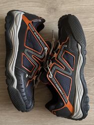 Водонепроникні дитячі кросівки