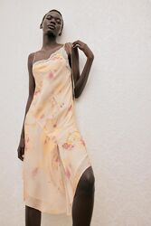 Ніжна сукня Zara з мереживом р. М