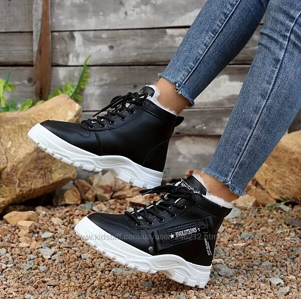 Чудові кросівки черевіки cnsn на хутрі р.38