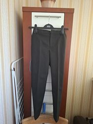 Брендові, нові, класичні брюки від M&S, р.8-9 років