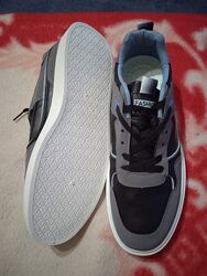 Стильні чоловічі кросівки 42 розміру