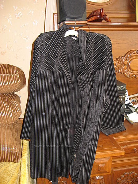 жіноча куртка-вітровка 68 розмір/вживана