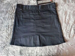 Чорна спідниця від top secret. можна для двійнят.
