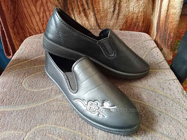 Чорні туфлі з вишивкою sport shoes