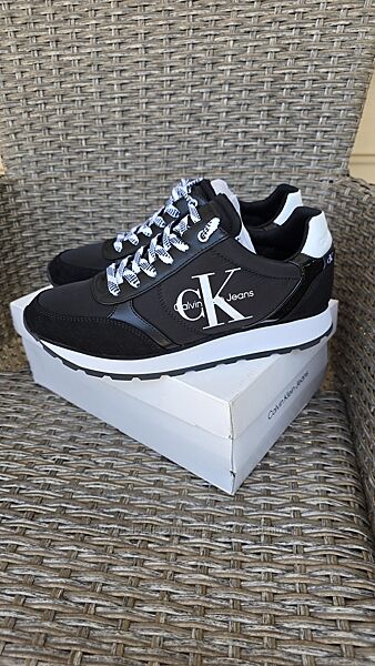 Жіночі кросівки calvin klein , розмір амер  9.5,