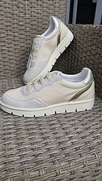 Дуже круті кросівки bugatti 38