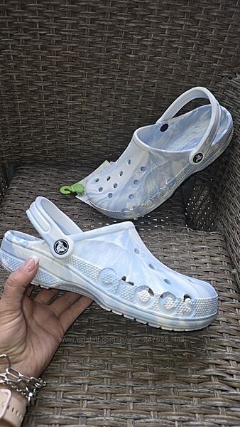 Самі зручні сабо на кожен день crocs baya