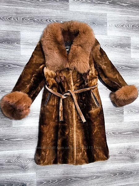 Шуба мутон р. 48 с мехом лисы