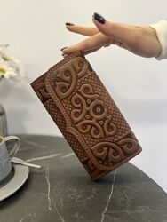 Гаманець шкіряний жіночий коричневий з тисненням