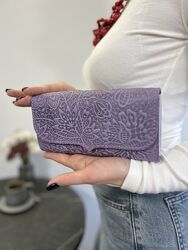 Гаманець жіночий шкіряний бузковий з тисненням