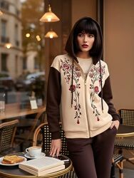 Костюм спортивний з вишивкою жіночий