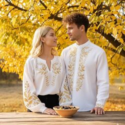 Парний вишитий комплект лляний