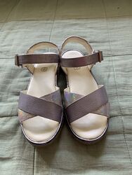 Босоніжки для дівчинки сандалі 28 Clarks 
