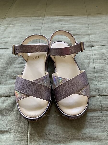 Босоніжки для дівчинки сандалі 28 Clarks 