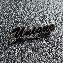Брошь Напис Unique