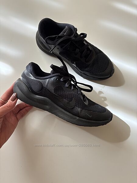 Кросівки Nike оригінал стан нових. розмір us 3,5, eur 35,5, 22,5 см