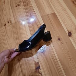 Босоніжки лакована шкіра