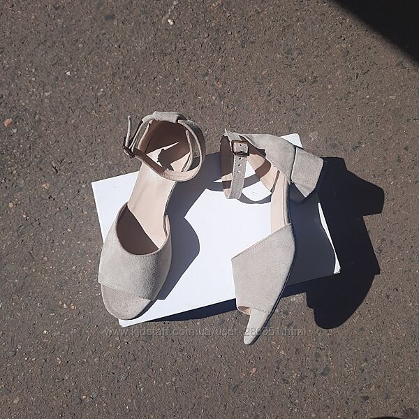 Босоніжки бежева замша по 44 розмір