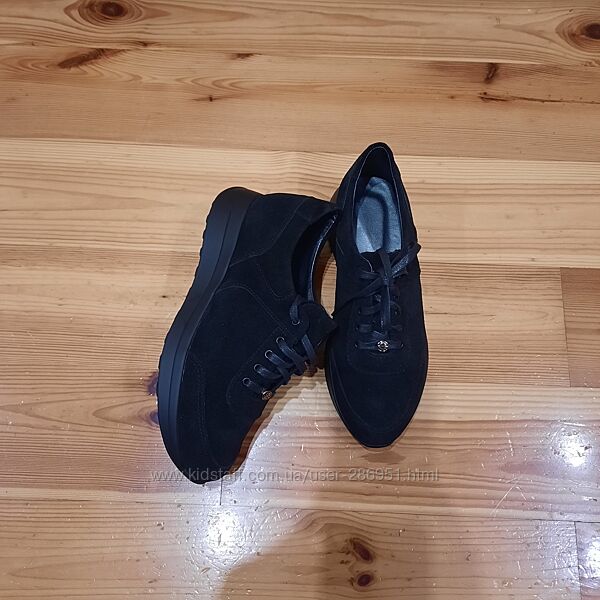 Кросівки чорна замша по 43 розмір